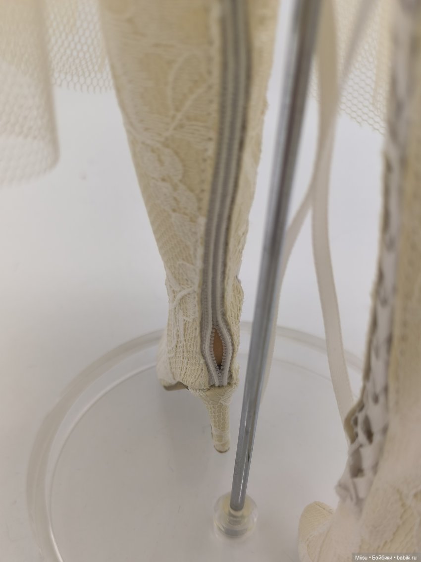 Olivia Chase as Moiré Romantic Notion от Robert Tonner