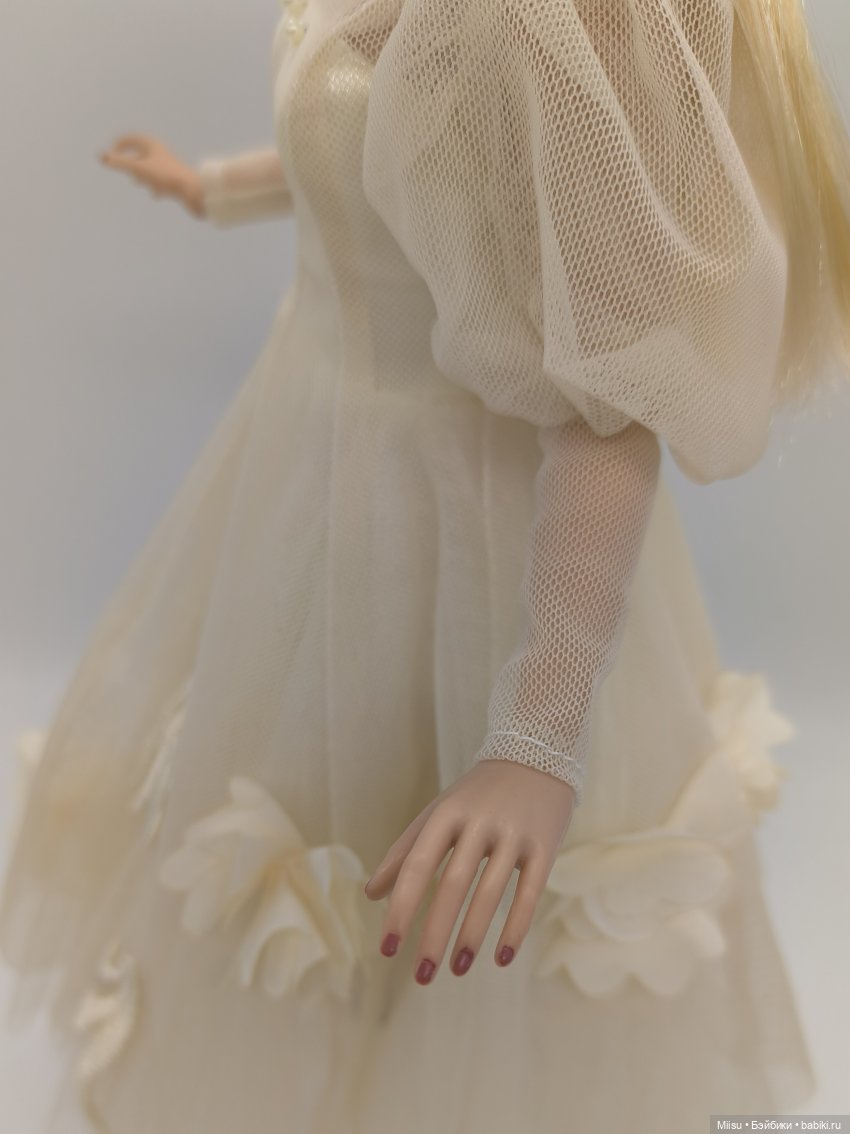 Olivia Chase as Moiré Romantic Notion от Robert Tonner (фото 6)