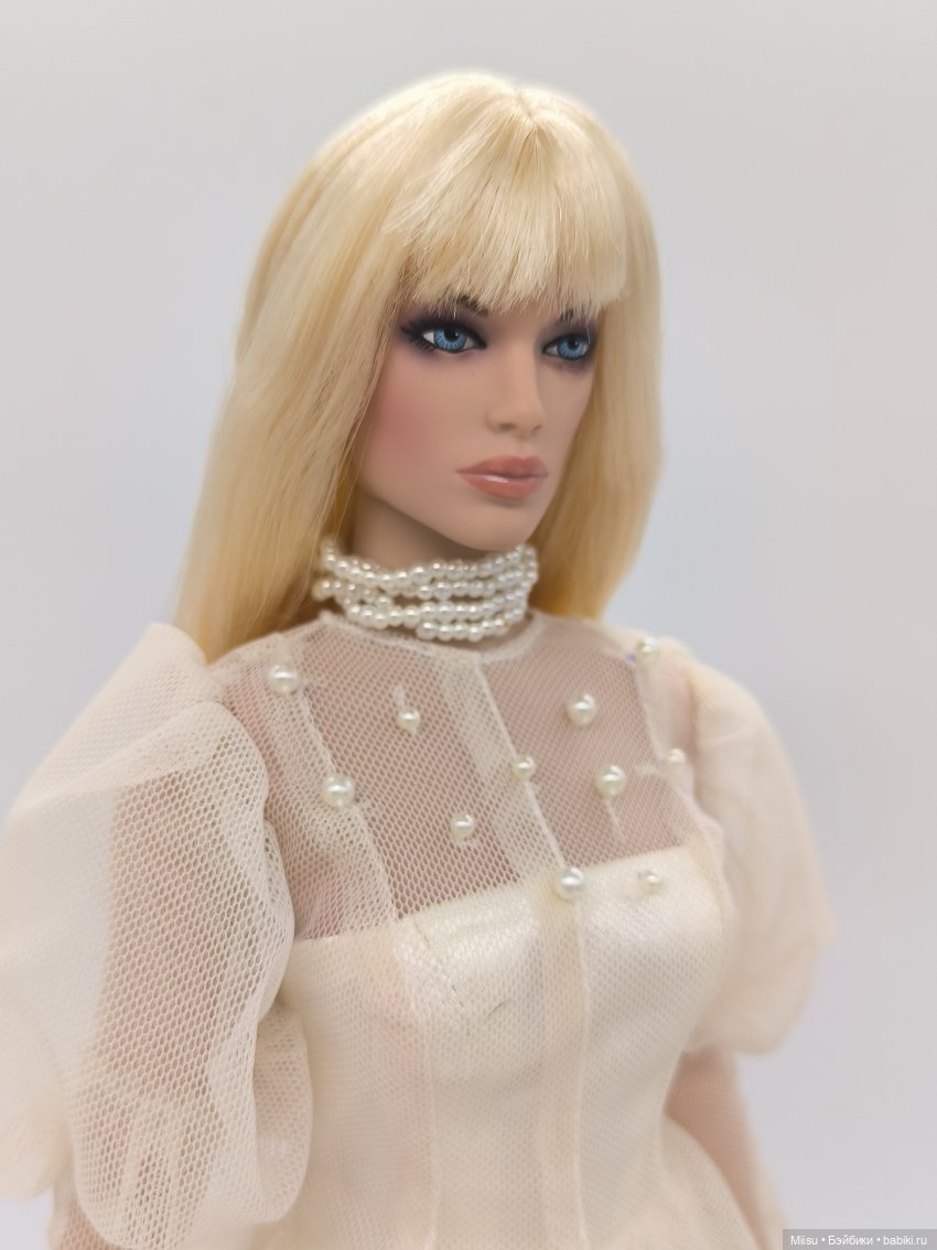 Olivia Chase as Moiré Romantic Notion от Robert Tonner