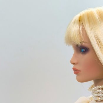 Olivia Chase as Moiré Romantic Notion от Robert Tonner