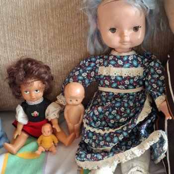 Чердачная находка: кто все эти куклы и игрушки?)