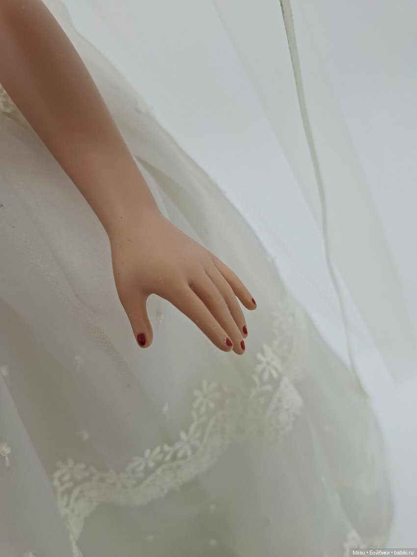 Совершенно (с)нежная Basic Kitty Collier в аутфите Bridal Bliss от Robert Tonner