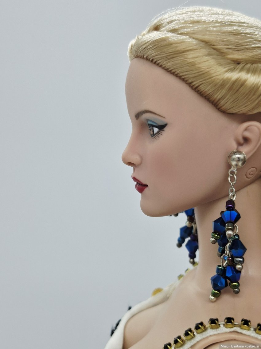 Shelly Stewardess от Robert Tonner (фото 6)