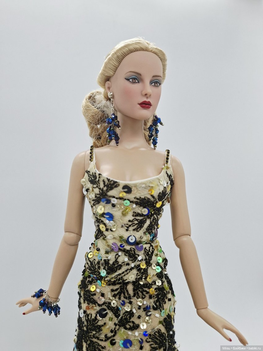 Shelly Stewardess от Robert Tonner (фото 9)