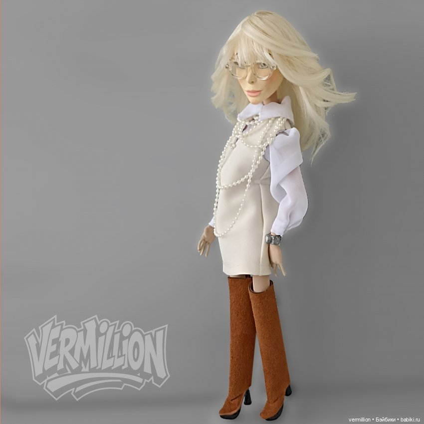 Кукла по фото. Девушка в белом сарафане и сапогах