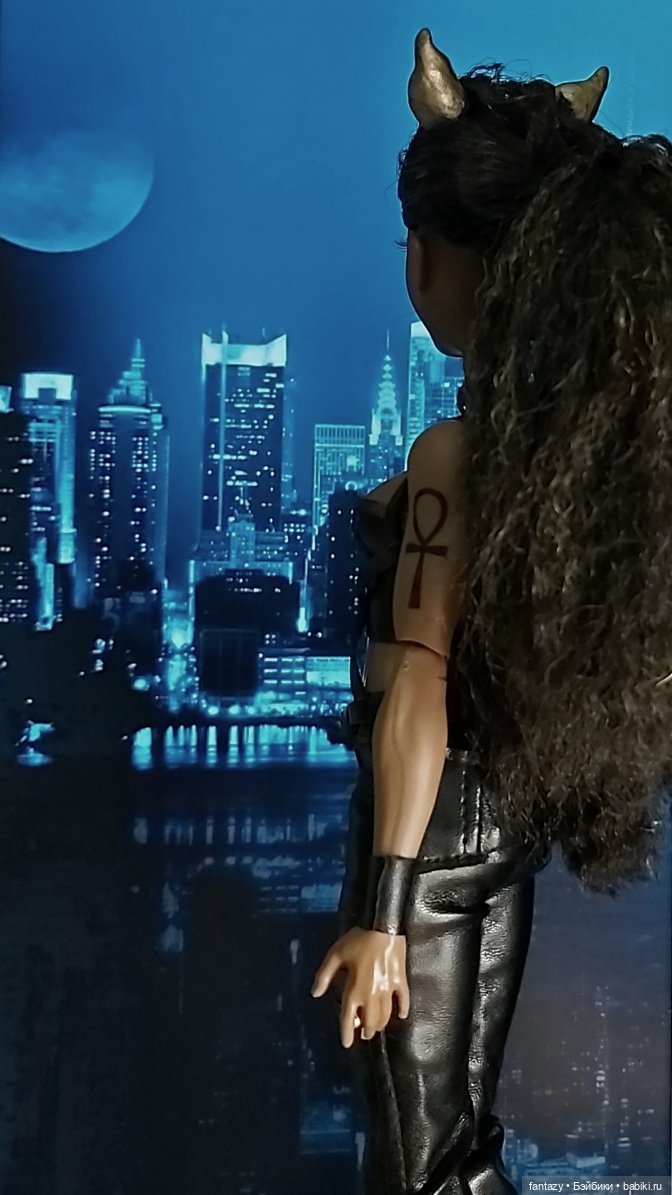 Гибридная куколка на основе рестлерши