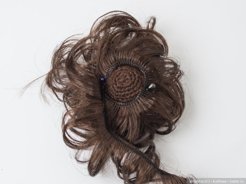 Паричок для Баболи на шапочке, связанной спицами или крючком (фото 4)