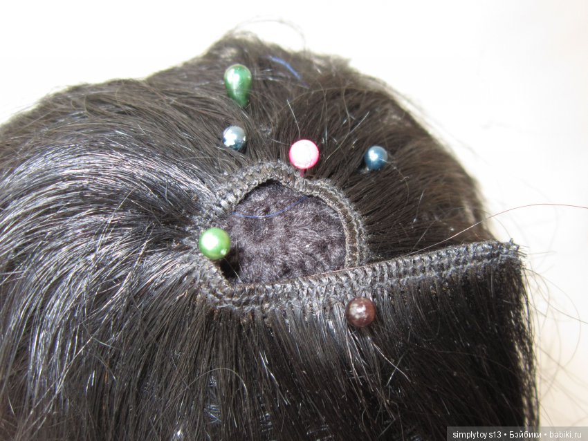 Паричок для Баболи на шапочке, связанной спицами или крючком