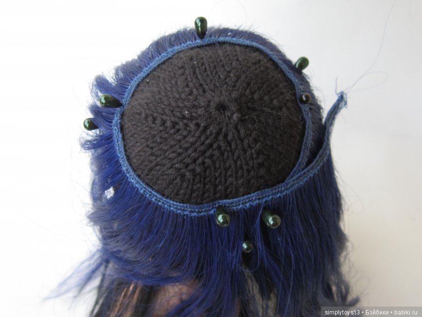Паричок для Баболи на шапочке, связанной спицами или крючком