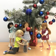 Как малышня елку наряжала