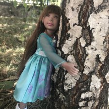 Прогулка Орешка (ЛиЭнн) недалеко от дома