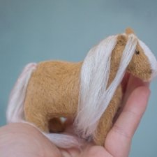 Мой чудесный пони, а еще выкройка, по которой я его сшила:)