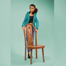 Котиков много не бывает... Даже на стул один забежал