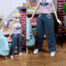 Синие брюки с вышивкой для пижамных принцесс.