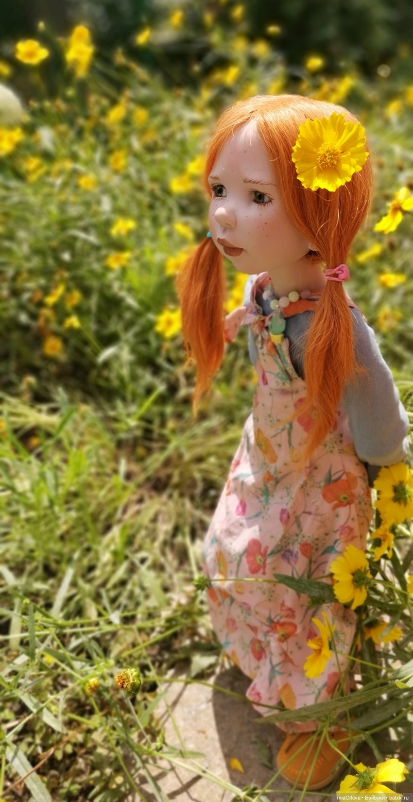 Девочка с маленькой лейкой