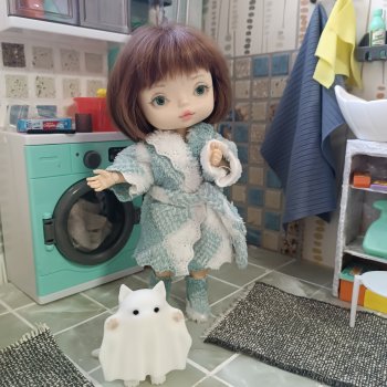 Ванная комната и девочки монст