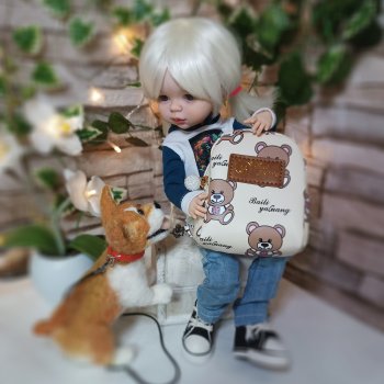 А что это у тебя в рюкзачке?