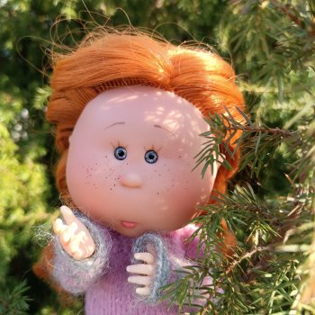 Манюня снова на даче