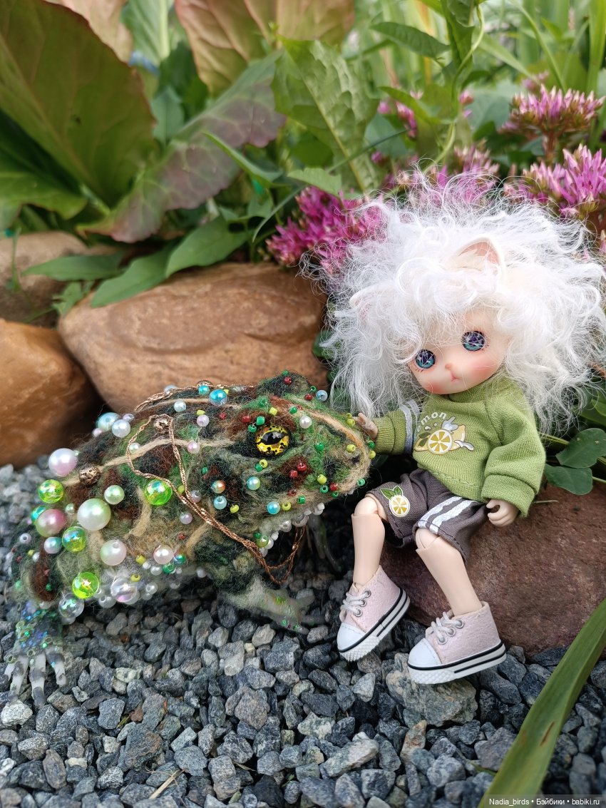 Оливер на прогулке — Валяные игрушки из шерсти: сухое валяние