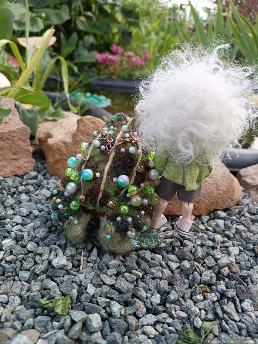 Оливер на прогулке — Валяные игрушки из шерсти: сухое валяние