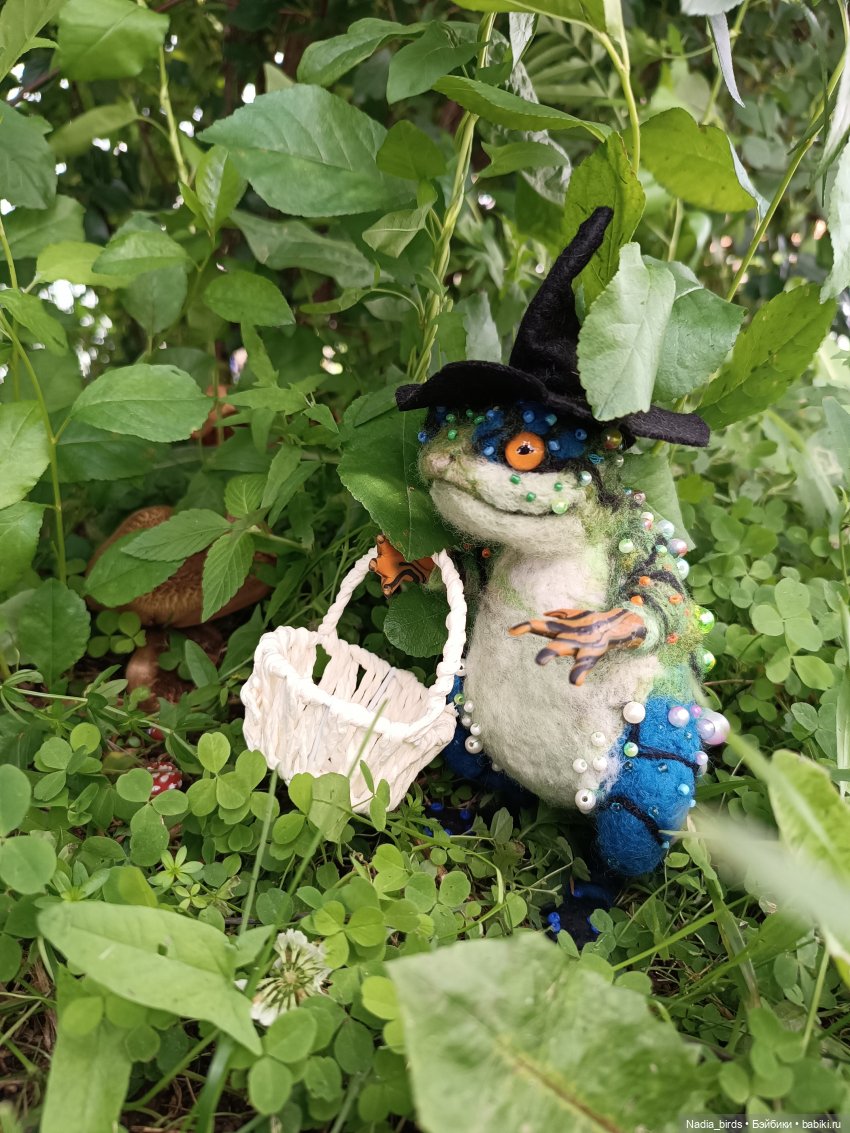 Оливер на прогулке — Валяные игрушки из шерсти: сухое валяние