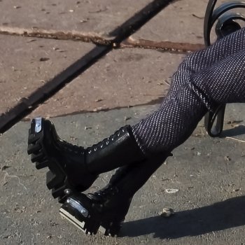 О, эти новые ботинки-)