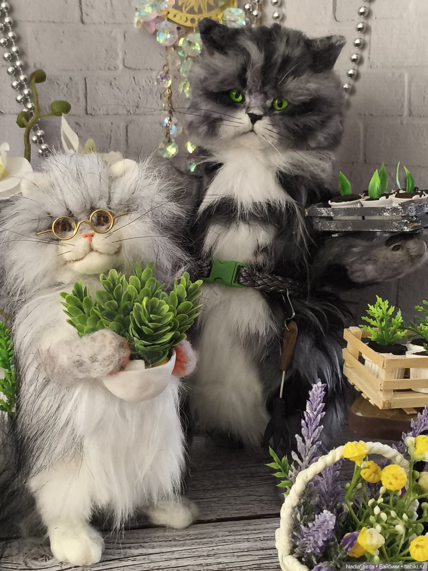 Тимофей, котик-садовод — Игрушки в смешанной технике (мех и глина): Арт