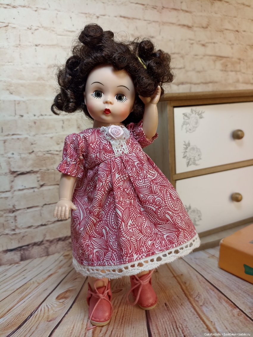 Wendy брюнетка