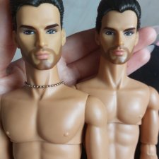 Две одинаковые куклы? НЕТ