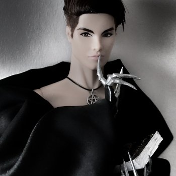 Потянуло на чертовщинку