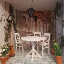 Стол и три стула