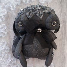 Черная чердачная моль