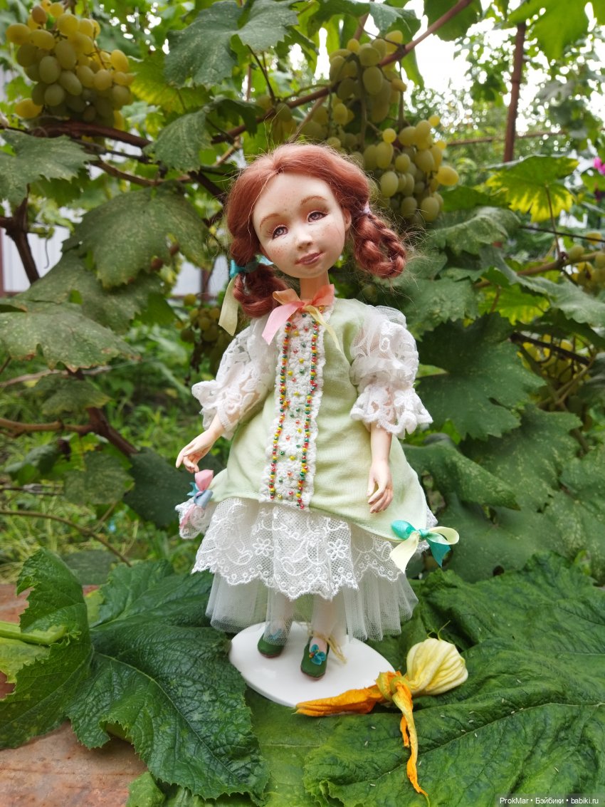 Кукла интерьерная