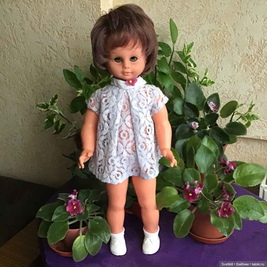 ...а вот и моя куколка детства,а стала ценить ее года четыре назад,Спасибо родителям.!- сохранили..подарена мне в далёких 70-х,у многих в детстве такие сидели на шкафу,потом ими играли наши детки..а теперь отмыта-отчищена и с новой силой любима..!!!!!