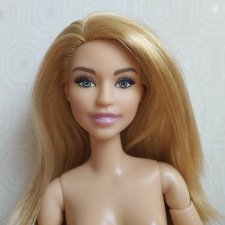 Барби Дайя на теле йоги