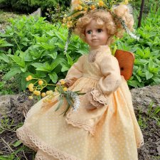 Жила была куколка.