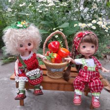 Ягодки мои.