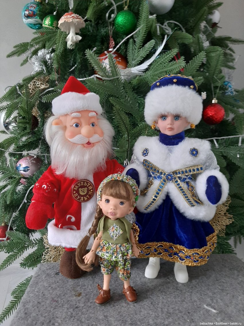 Наша елка высока. Достает до потолка (фото 3)