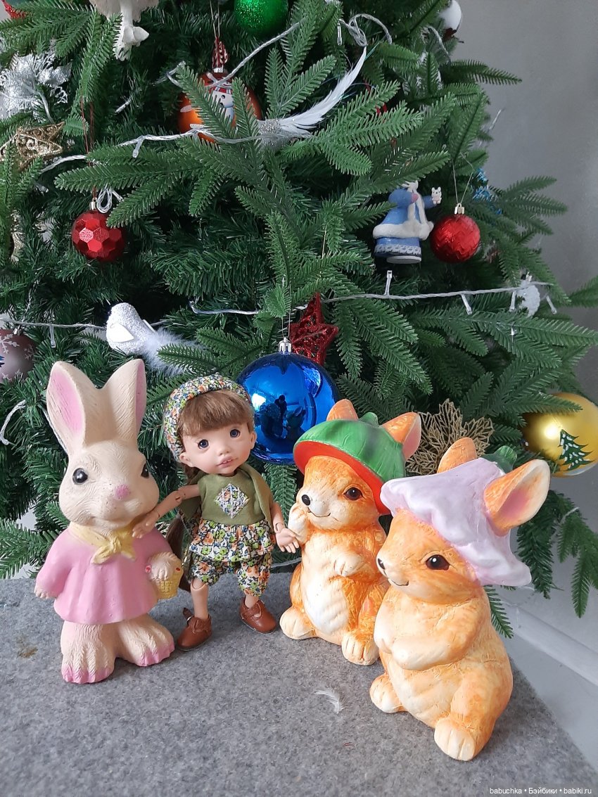 Наша елка высока. Достает до потолка (фото 5)