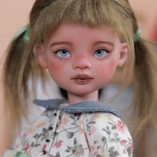 Куколка, похожая на Паола Рейна