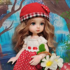 Красная Шапочка по лесу шла