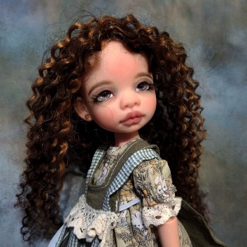 Милая девочка Наоми