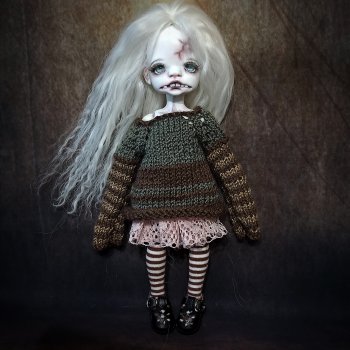 Девочка оделась