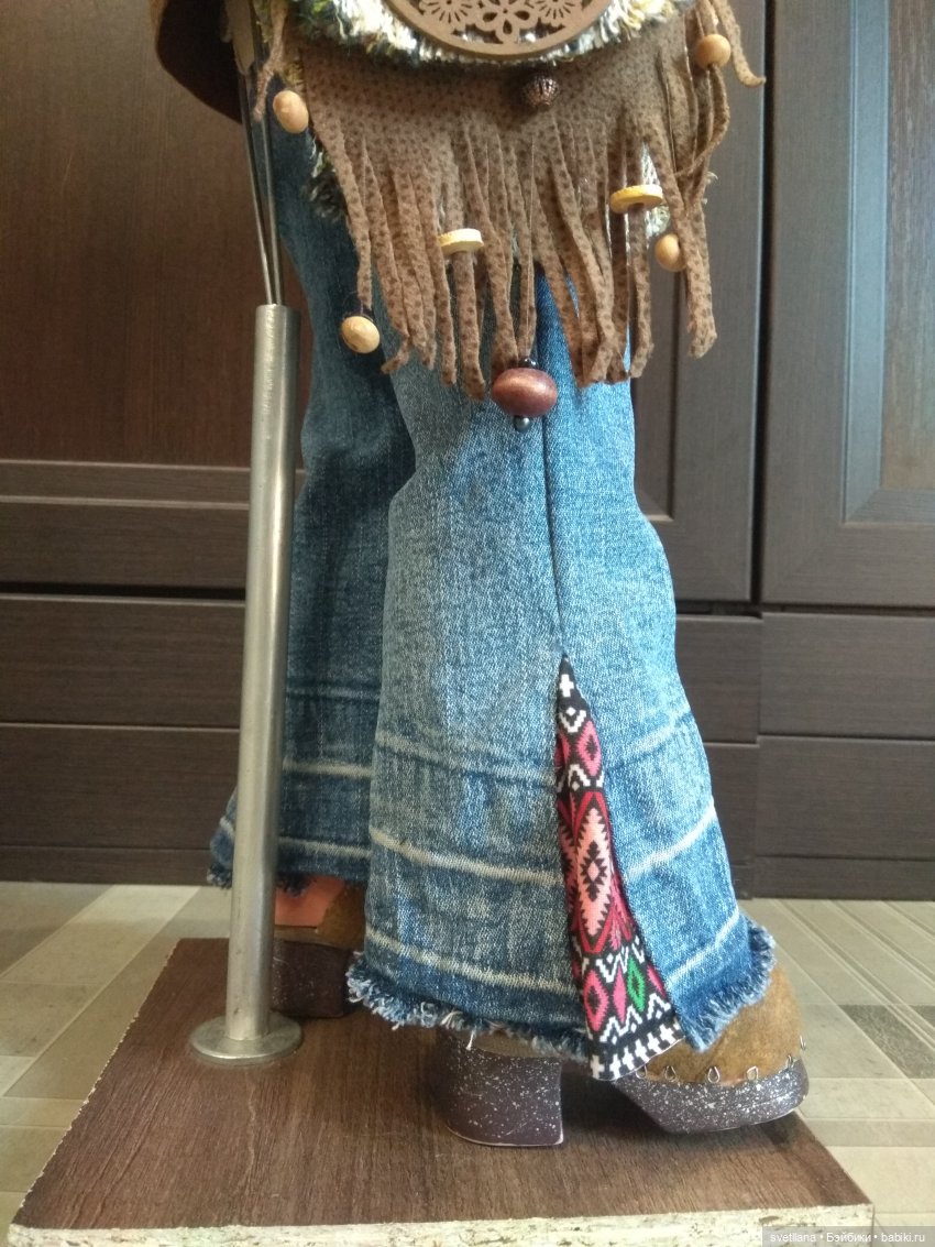 Почерневшая кукла ГДР стала хиппи. Продолжаю эксперимент