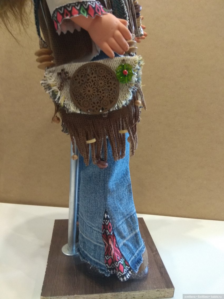 Почерневшая кукла ГДР стала хиппи. Продолжаю эксперимент