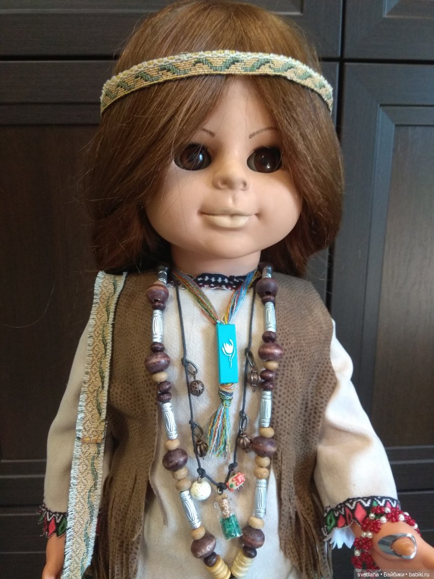 Почерневшая кукла ГДР стала хиппи. Продолжаю эксперимент