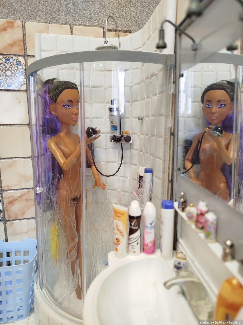 Ванная комната с душевой кабиной в кукольный ДОМ