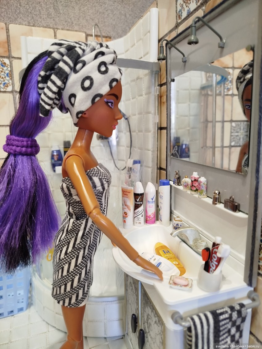 Ванная комната с душевой кабиной в кукольный ДОМ