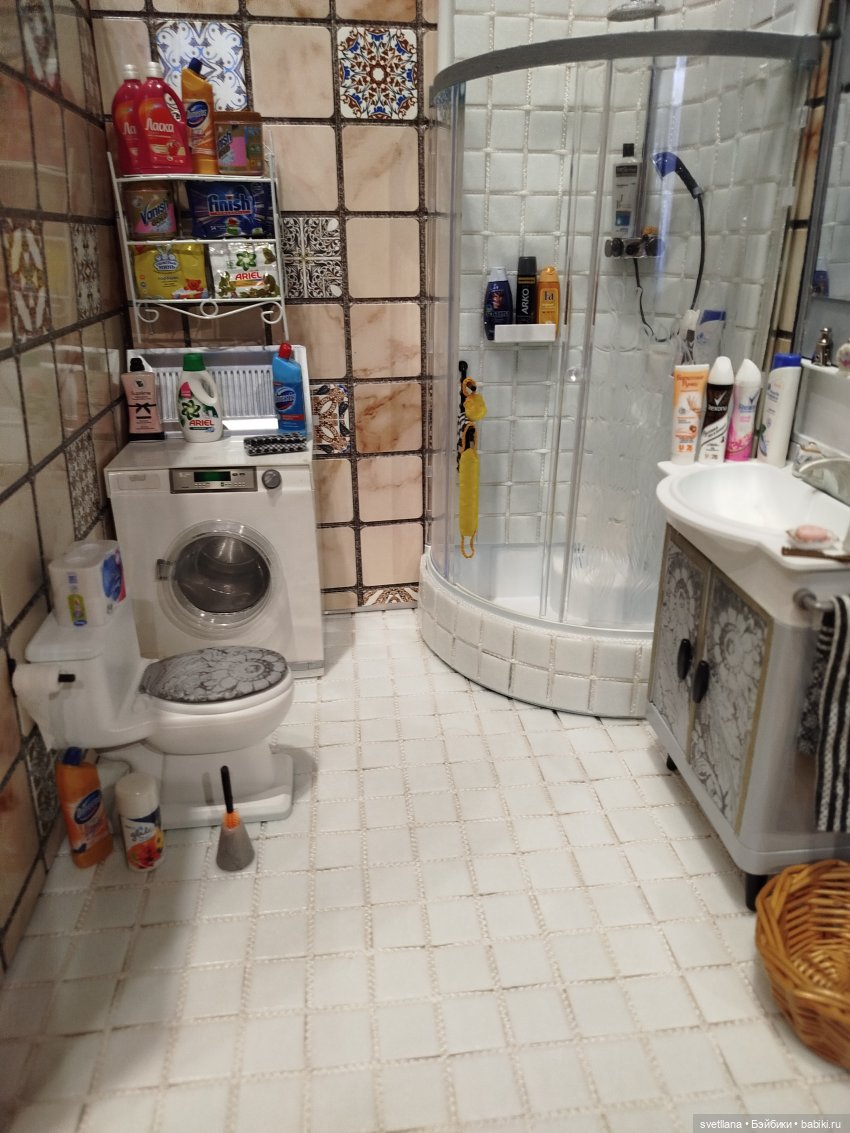 Ванная комната с душевой кабиной в кукольный ДОМ