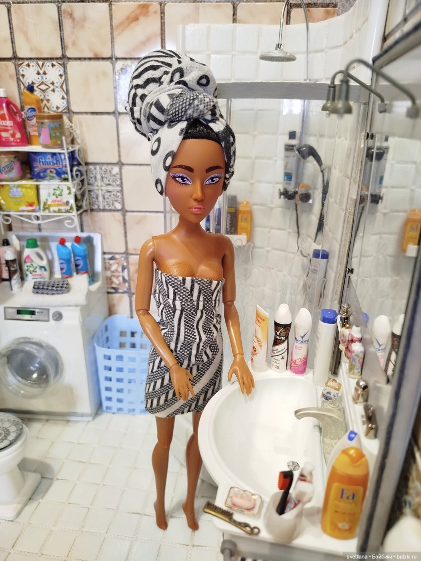 Ванная комната с душевой кабиной в кукольный ДОМ